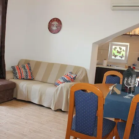 Tutnovo 13 Apartament